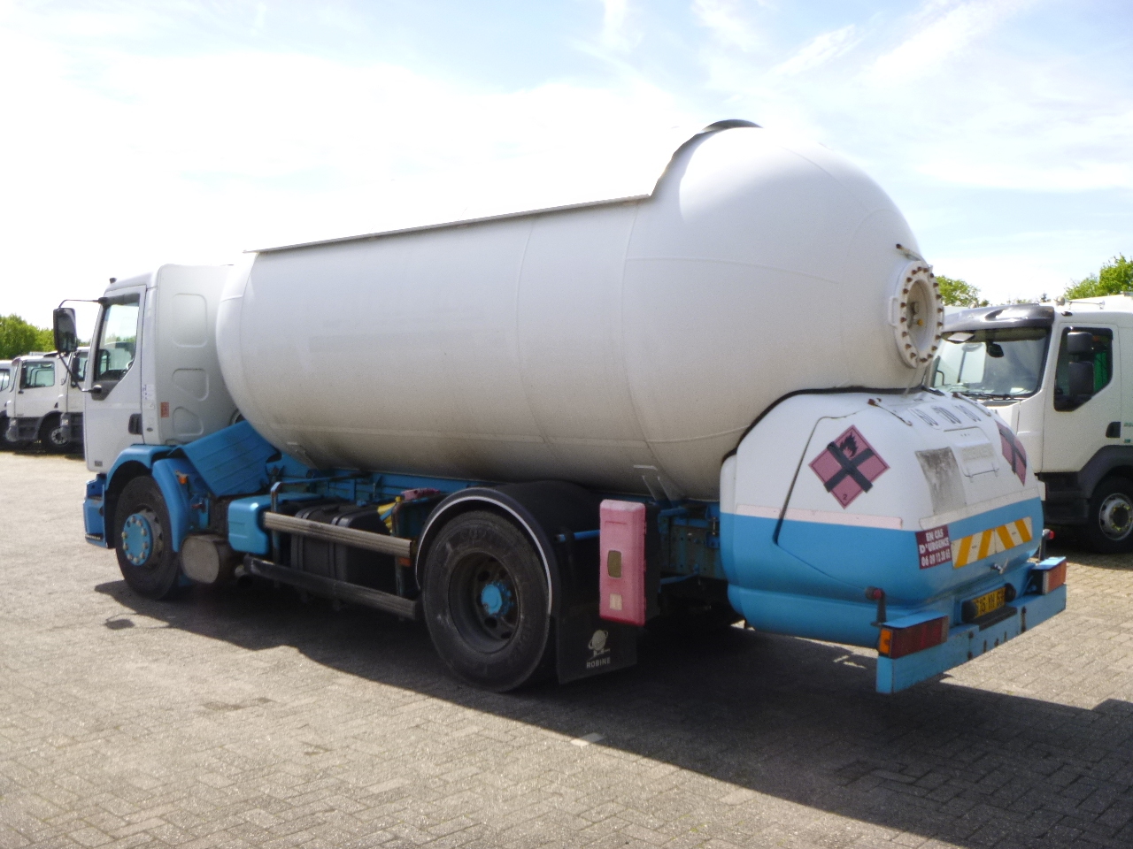Tank truck for transportation of LPG Renault Premium 270.19 4x2 gas tank 19.7 m3: picture 4