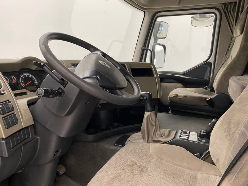 Curtainsider truck Renault Premium 450 DXi: picture 10