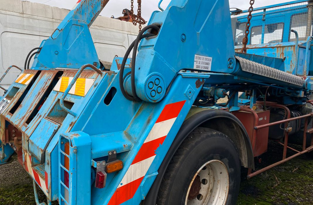 Skip loader truck Camion Porte tourets Renault ,Iveco ,etc