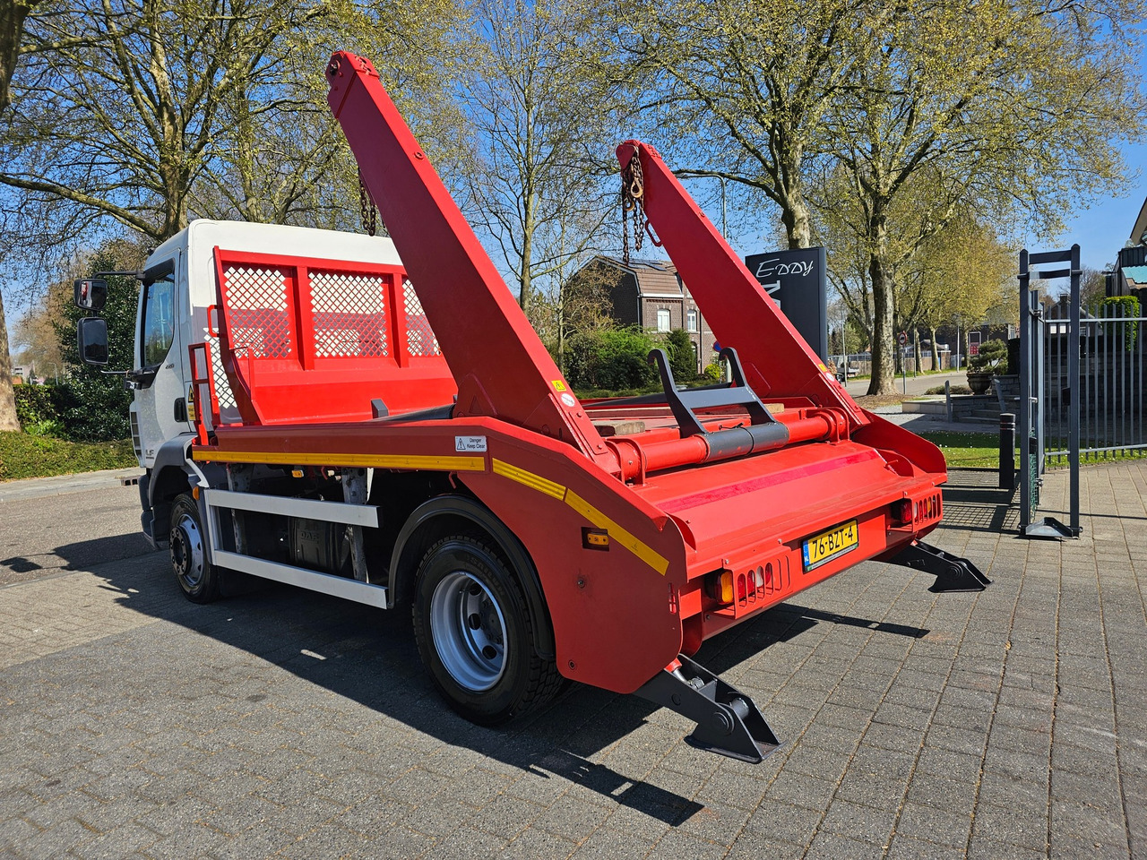 Skip loader truck DAF LF 220 Euro 6