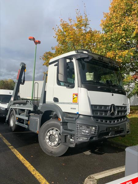 Skip loader truck Mercedes Actros 1835