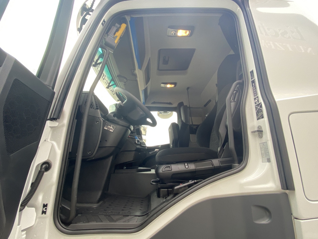 Skip loader truck Mercedes-Benz 1842 L Actros