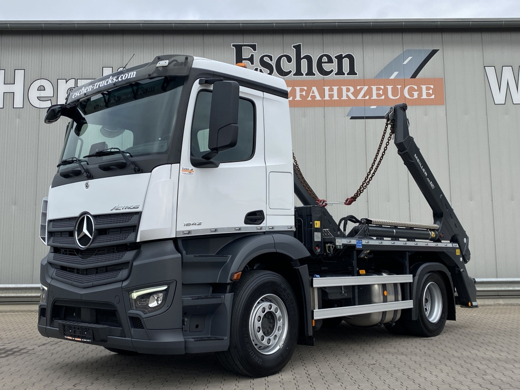 Skip loader truck Mercedes-Benz 1842 L Actros