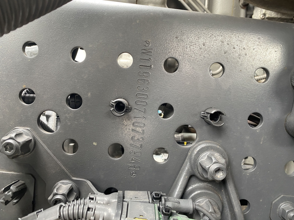 Skip loader truck Mercedes-Benz 1842 L Actros