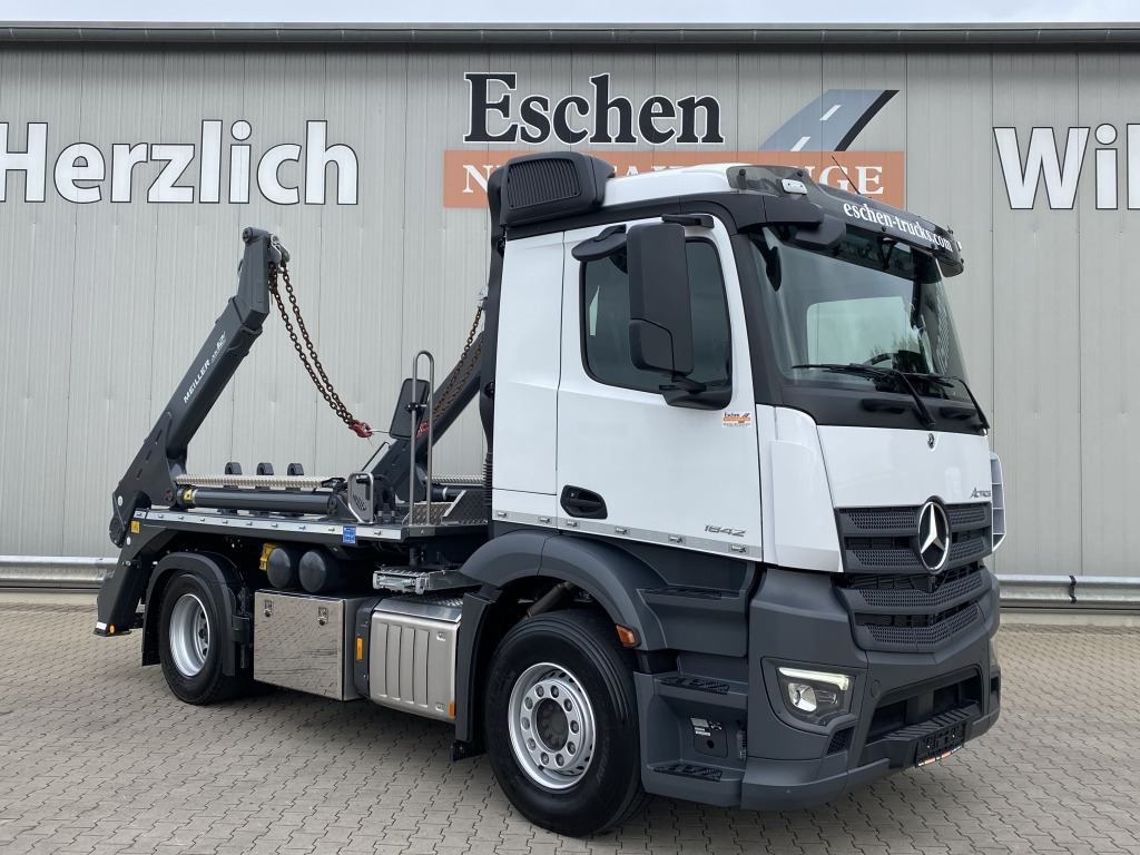 Skip loader truck Mercedes-Benz 1842 L Actros