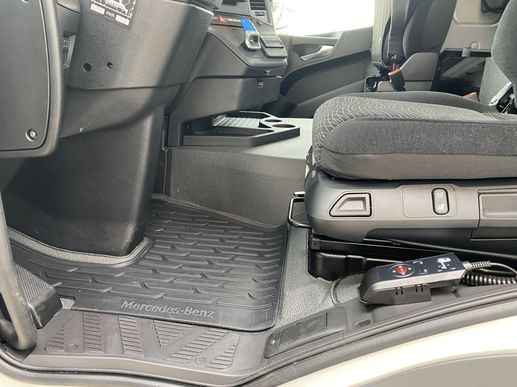 Skip loader truck Mercedes-Benz 1842 L Actros