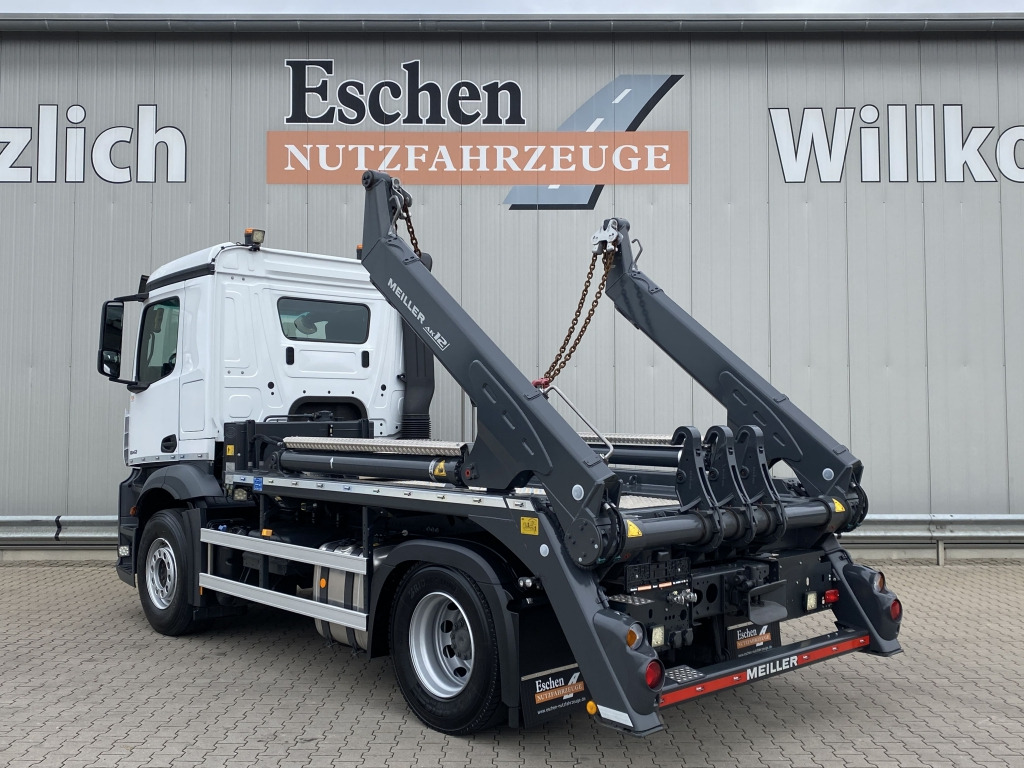 Skip loader truck Mercedes-Benz 1842 L Actros