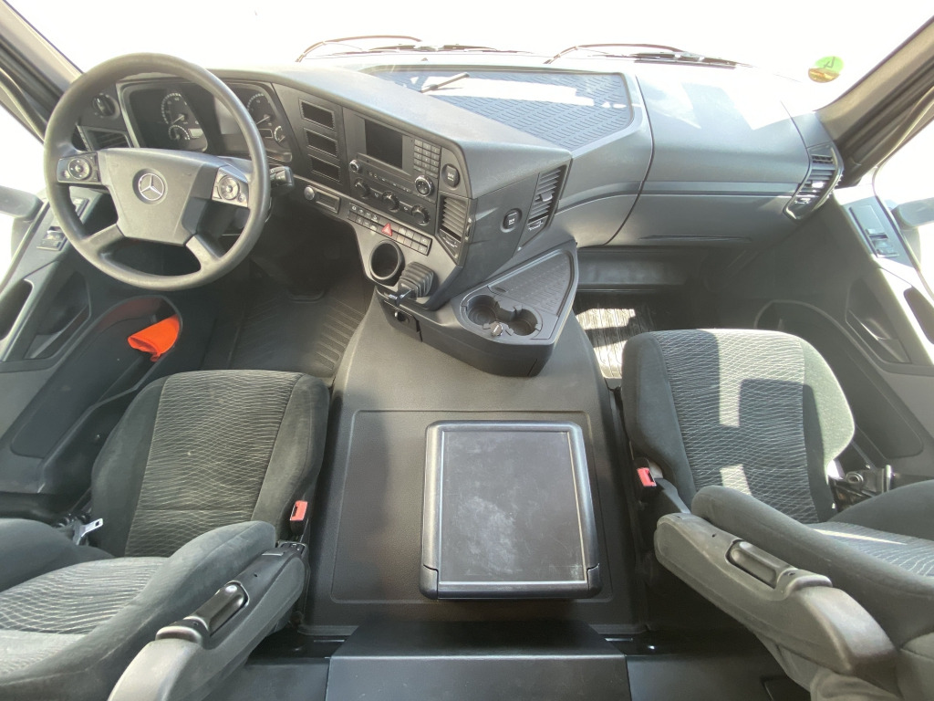 Skip loader truck Mercedes-Benz 2643 L 6x4