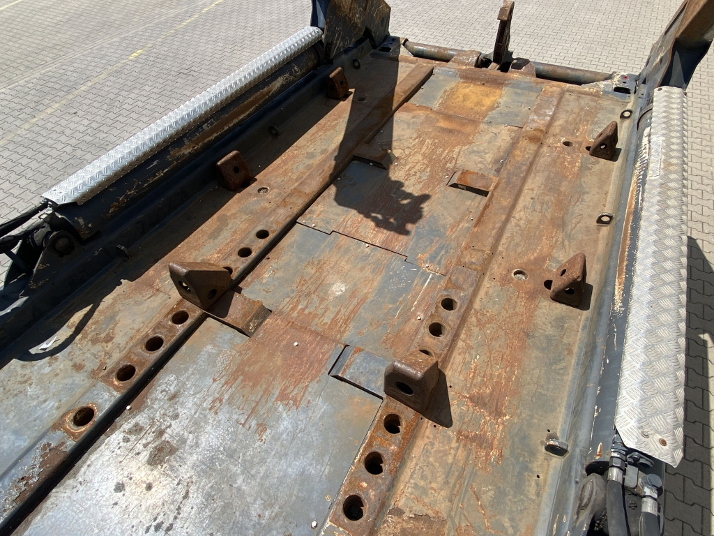 Skip loader truck Mercedes-Benz 2643 L 6x4