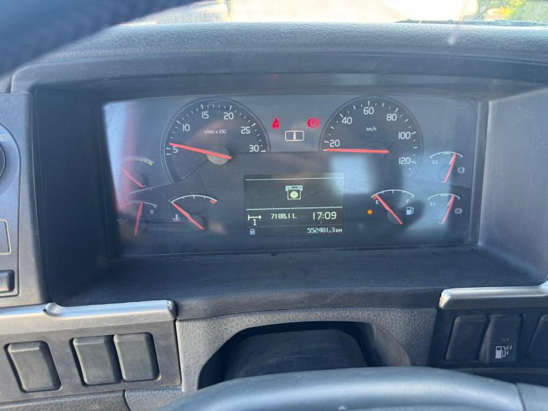 Skip loader truck Volvo FM 380