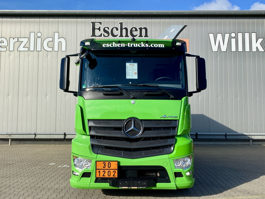 Tank truck Mercedes-Benz 1843 Antos A3