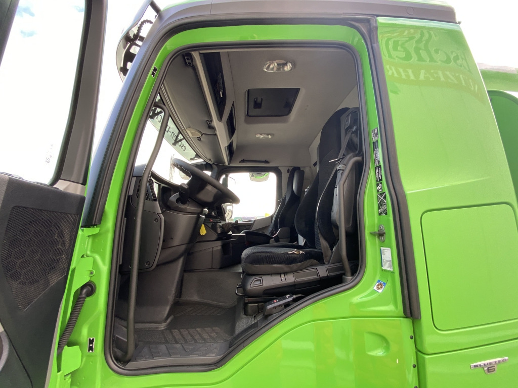 Tank truck Mercedes-Benz 1843 Antos A3