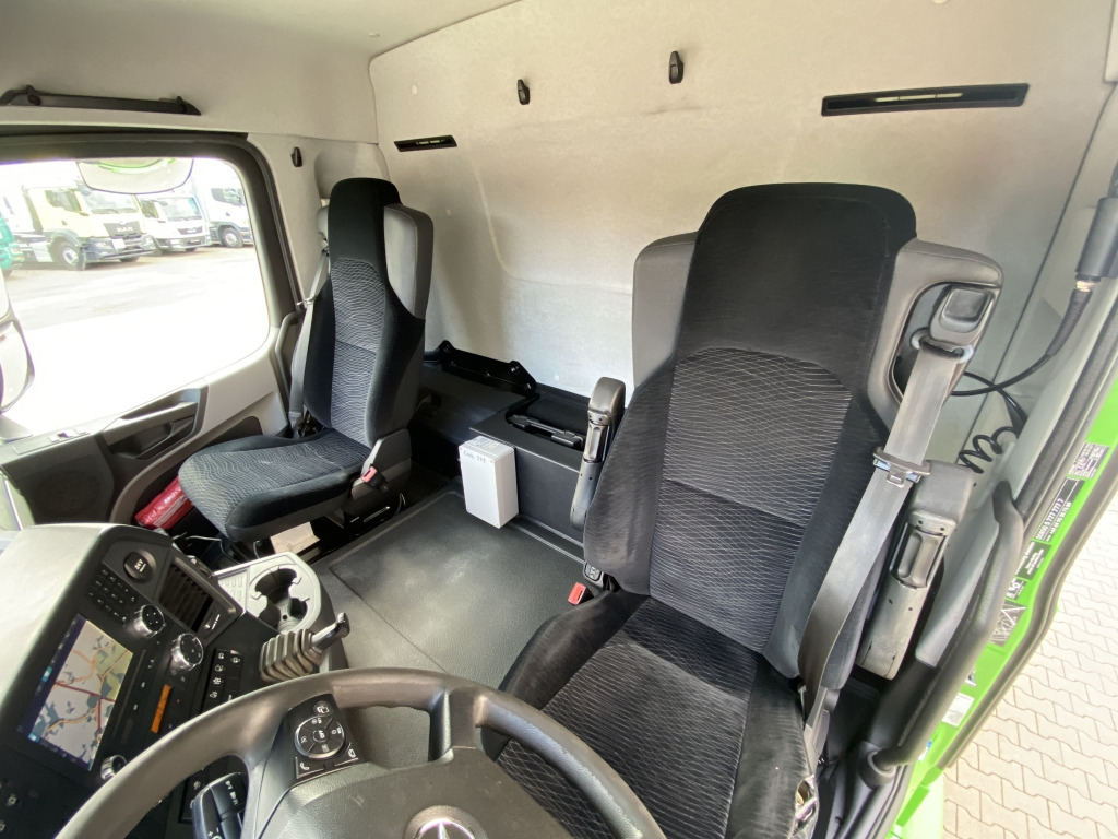 Tank truck Mercedes-Benz 1843 Antos A3