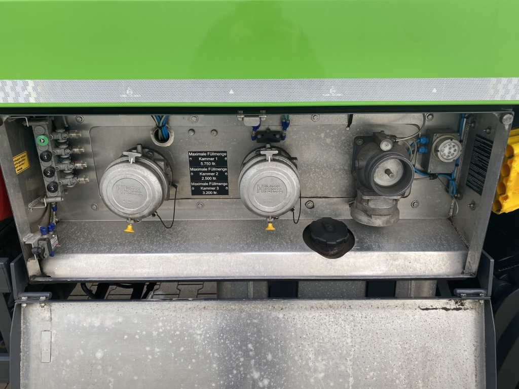 Tank truck Mercedes-Benz 1843 Antos A3