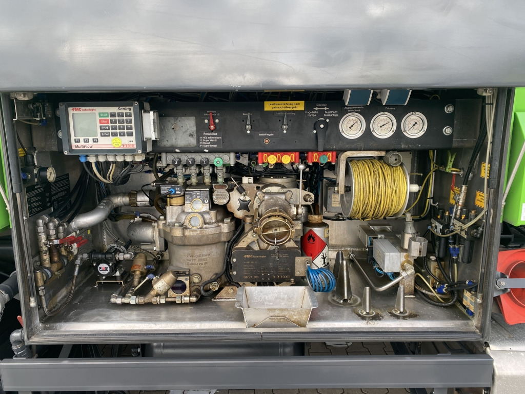 Tank truck Mercedes-Benz 1843 Antos A3