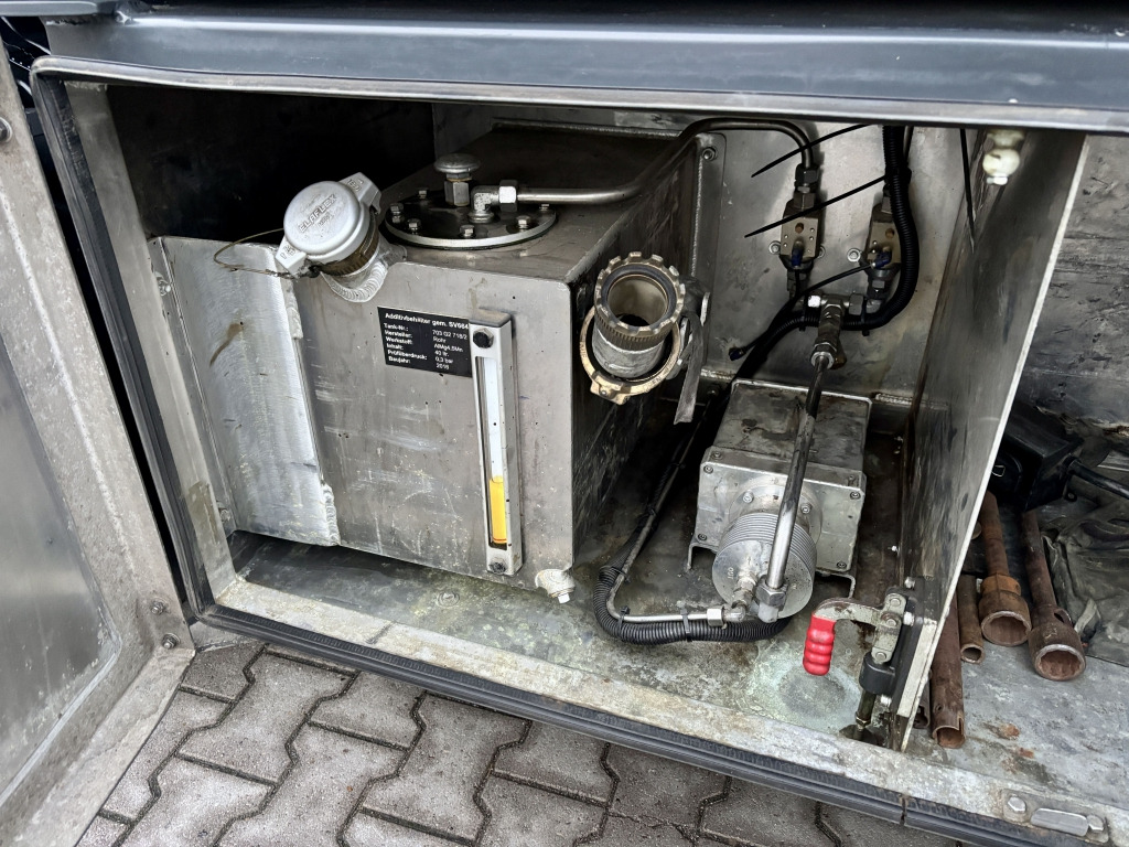 Tank truck Mercedes-Benz 2545 Antos