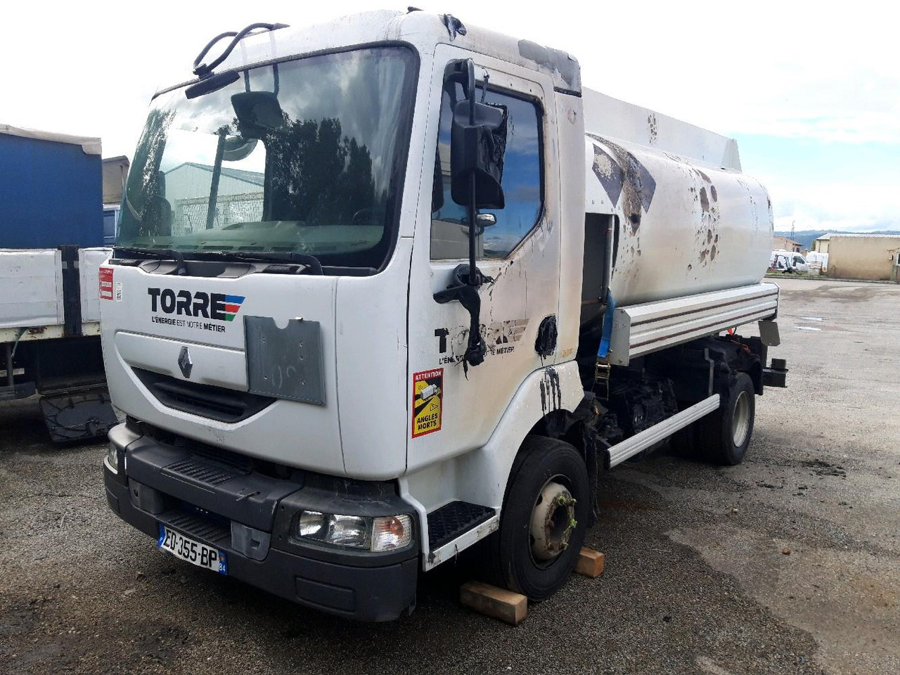 Tank truck RENAULT MIDLUM CITERNE 7500