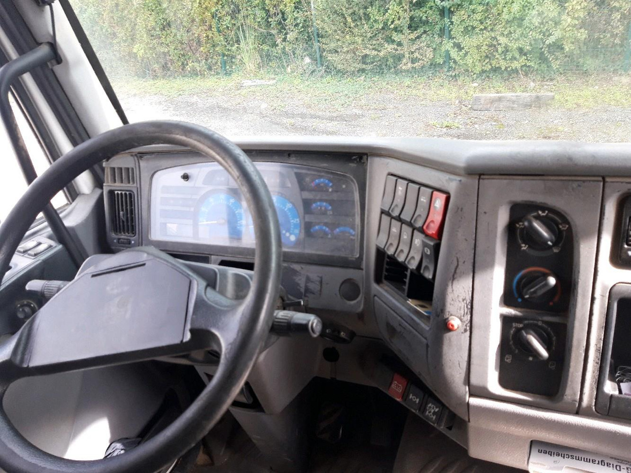 Tank truck RENAULT MIDLUM CITERNE 7500