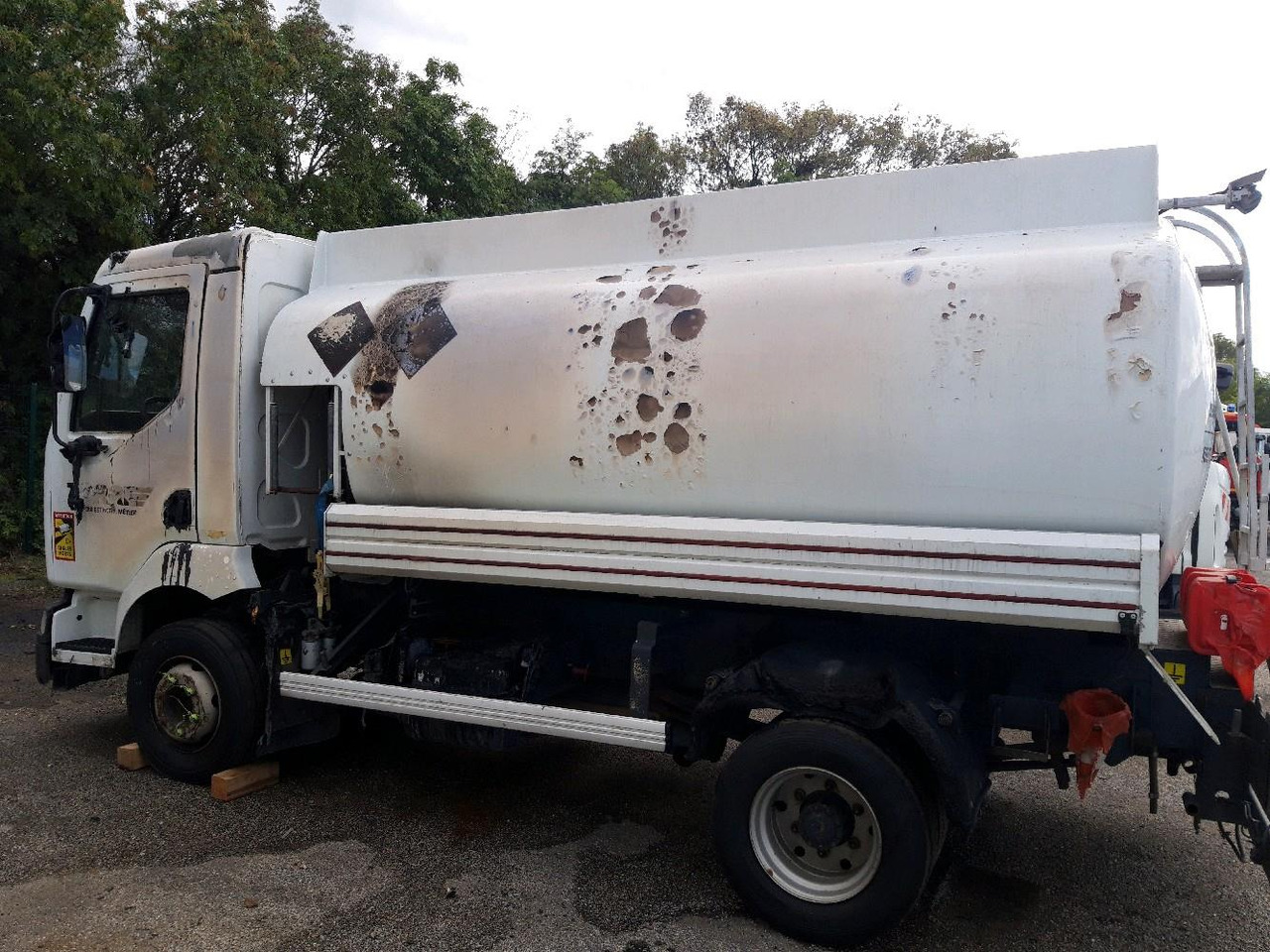 Tank truck RENAULT MIDLUM CITERNE 7500