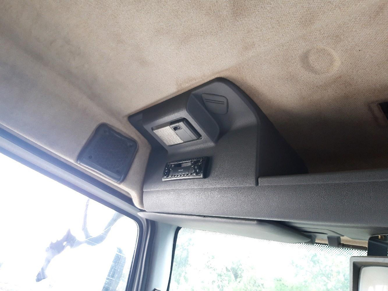 Tank truck RENAULT MIDLUM CITERNE 7500