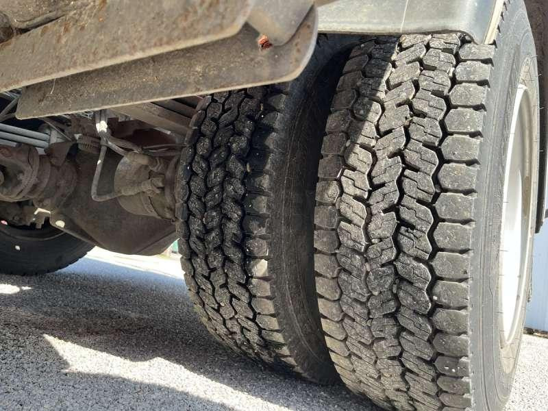 Tank truck Renault MIDLUM 180 DCI