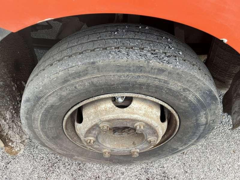 Tank truck Renault MIDLUM 180 DCI