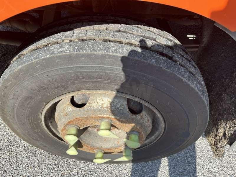 Tank truck Renault MIDLUM 180 DCI