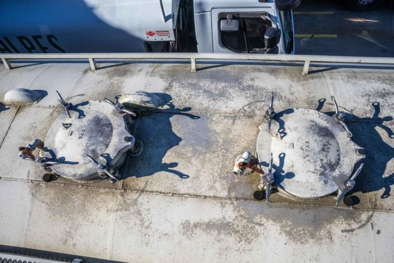 Tank truck Renault PREMIUM 320 DXI+CITERNE ALIMENTAIRE ( engine problem)