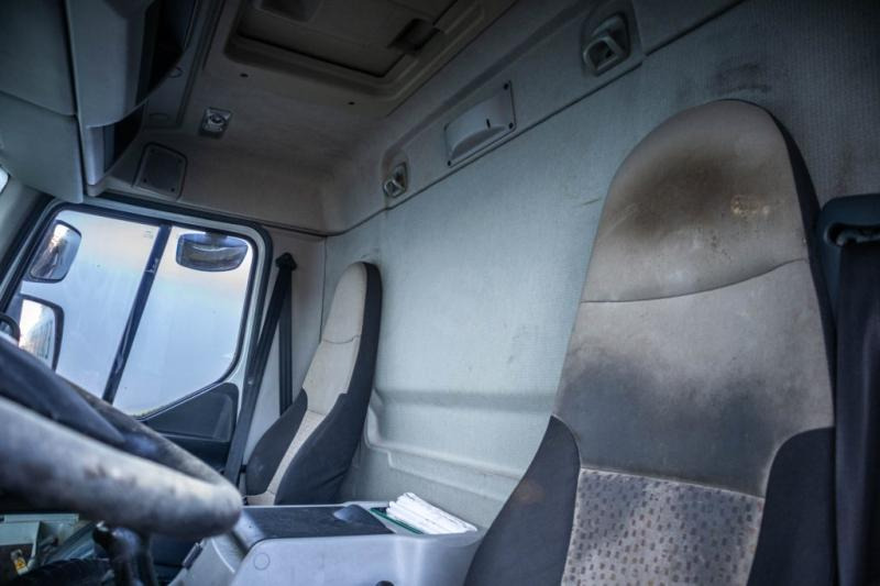 Tank truck Renault PREMIUM 320 DXI+CITERNE ALIMENTAIRE ( engine problem)