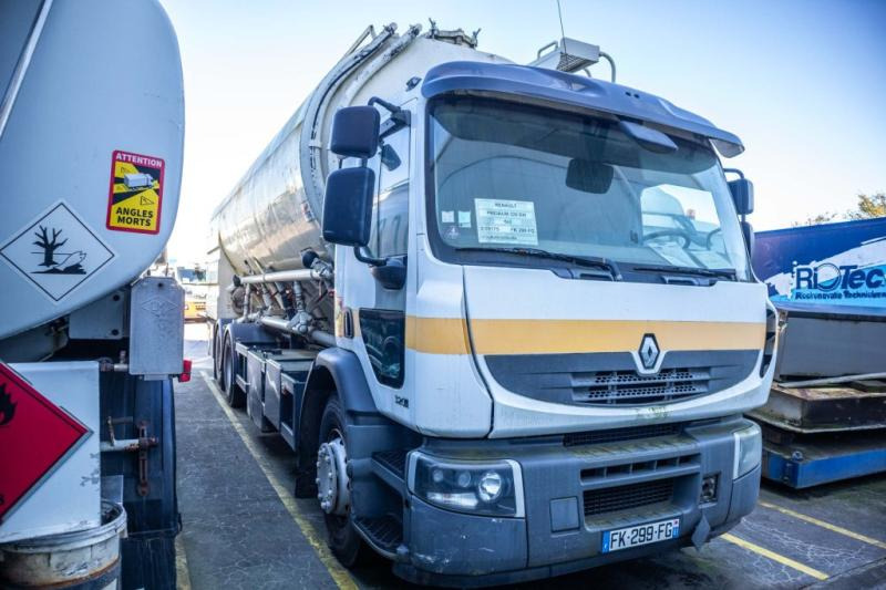 Tank truck Renault PREMIUM 320 DXI+CITERNE ALIMENTAIRE ( engine problem)