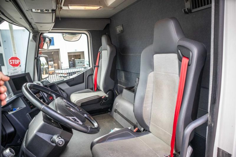 Tank truck Renault T 460+SILO/ 5 COMP.