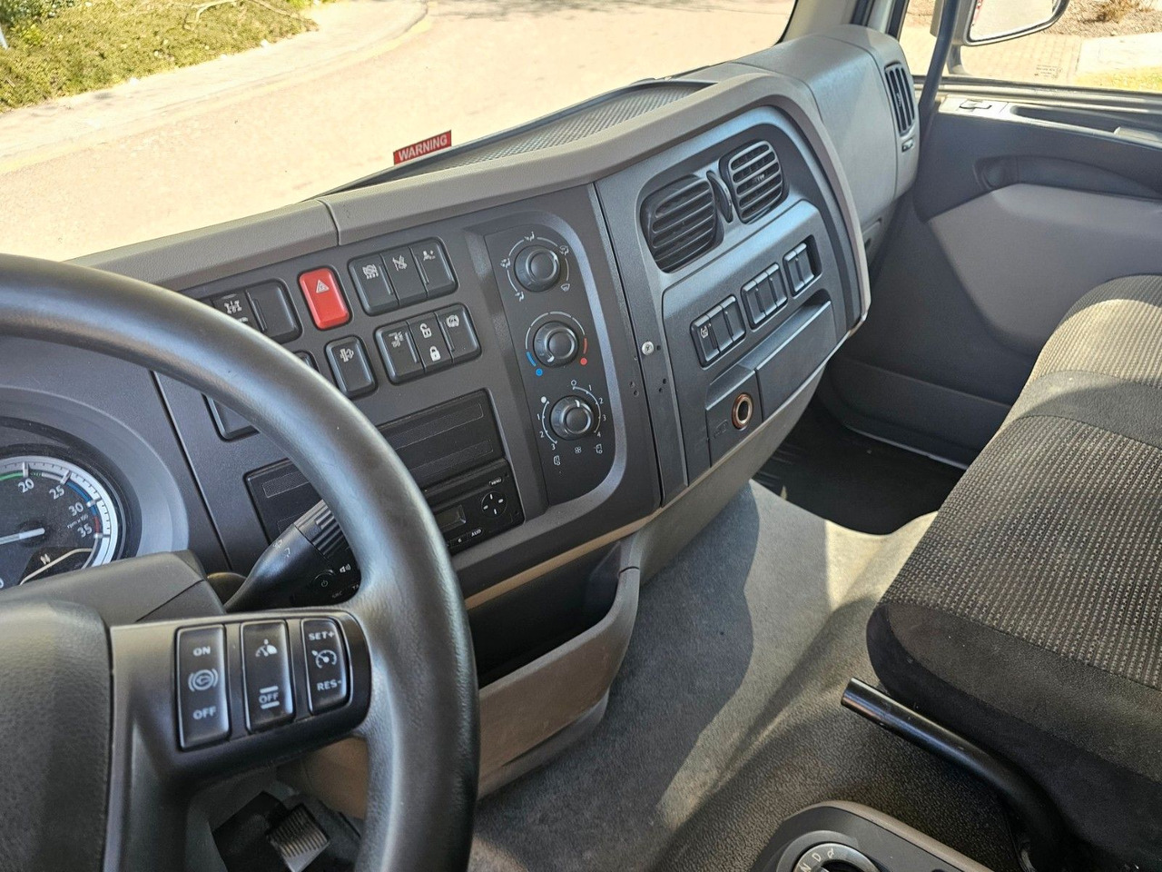Tipper DAF LF 220 Euro Absetzkipper