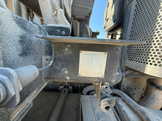 Tipper Iveco TRAKKER 360 GRUE HIAB