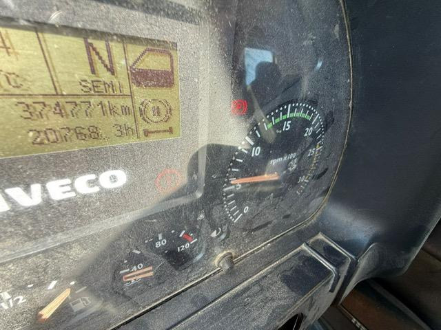 Tipper Iveco TRAKKER 360 GRUE HIAB