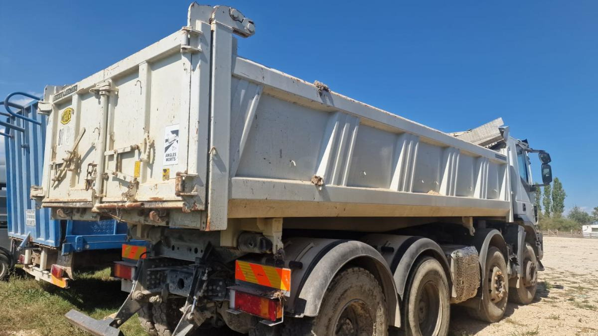 Tipper Iveco Trakker 410