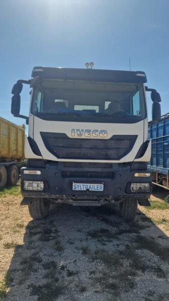 Tipper Iveco Trakker 410