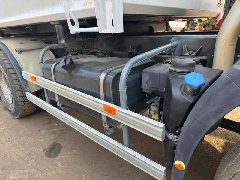 Tipper Iveco Trakker 410 6x4 Kipper