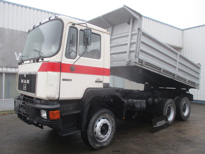 Tipper MAN 26 322 ZF Manual , 6x4 , 3 way tipper , Spring suspension