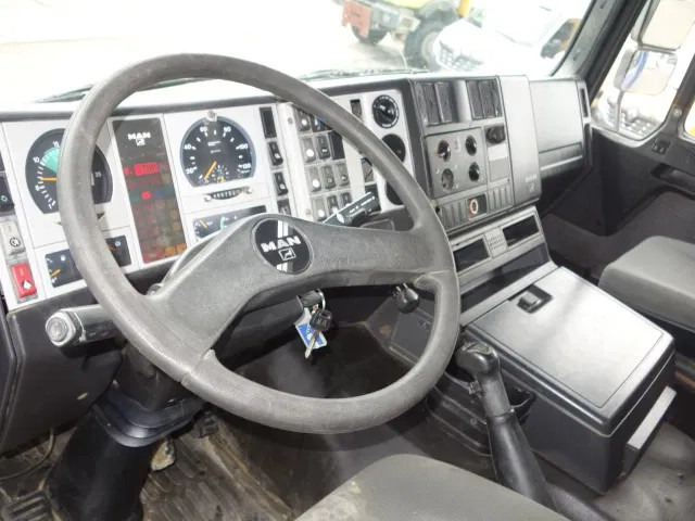 Tipper MAN 35.414 8x8 meiller kipper manual diesel pomp