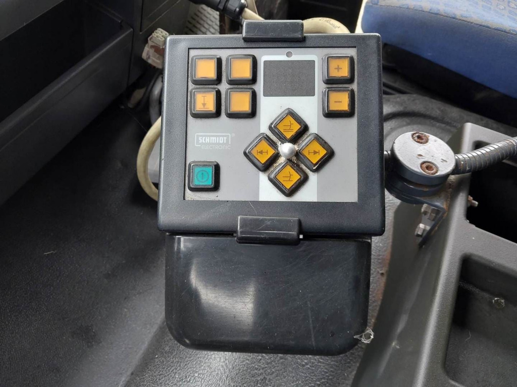 Tipper MAN LE 8.220 4x4 / Kran