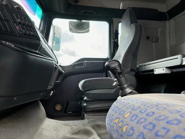 Tipper MAN TGA 26.410 XL 6x2 KIPPER (6-CILINDER HEADS) (ZF16 MANUAL GEARBOX / LIFT-AXLE / HYDRAULIC KIT / AIRCONDITIONING)