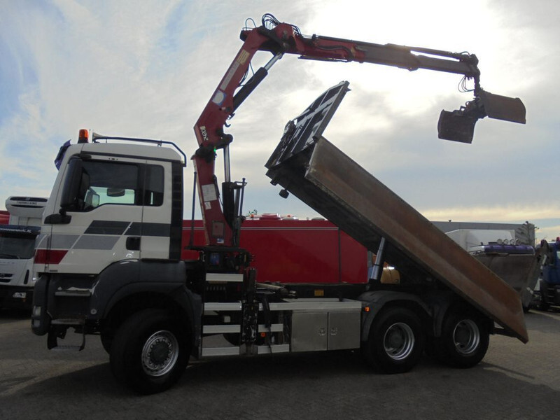 Tipper MAN TGS 33.440 DISCOUNTED from 59.950,- !!! + Euro 5 + 6X6 + HMF 2420 Crane + Kipper + remote