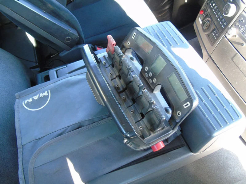 Tipper MAN TGX + 6x6 + HIAB 166 E3 HIPRO + 3SIDE TIPPER