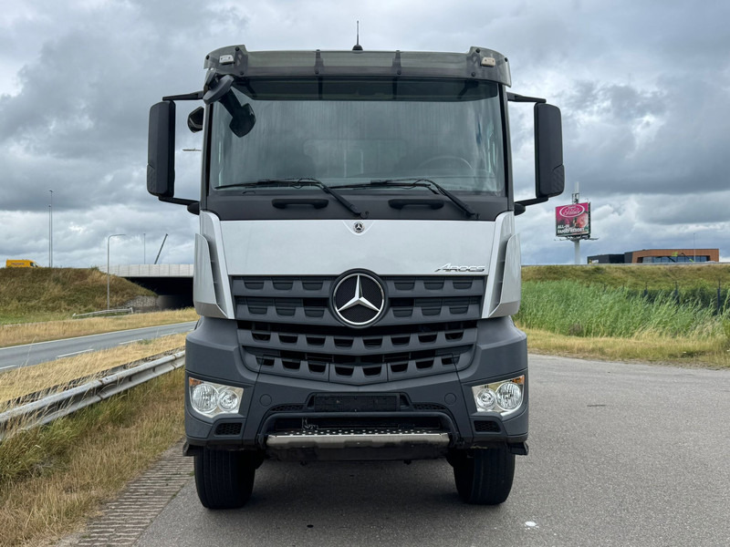 Tipper MERCEDESBENZ Arocs 4848 8x8