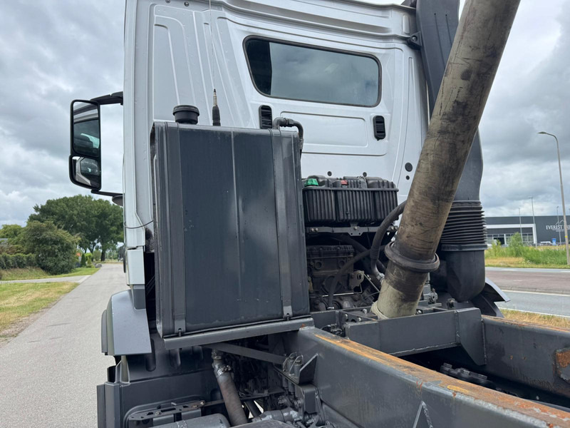 Tipper MERCEDESBENZ Arocs 4848 8x8