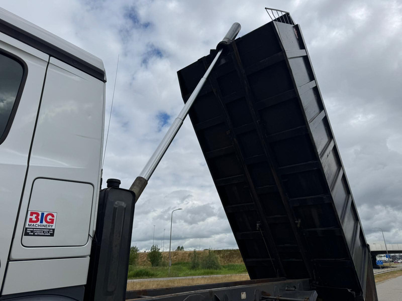 Tipper MERCEDESBENZ Arocs 4848 8x8