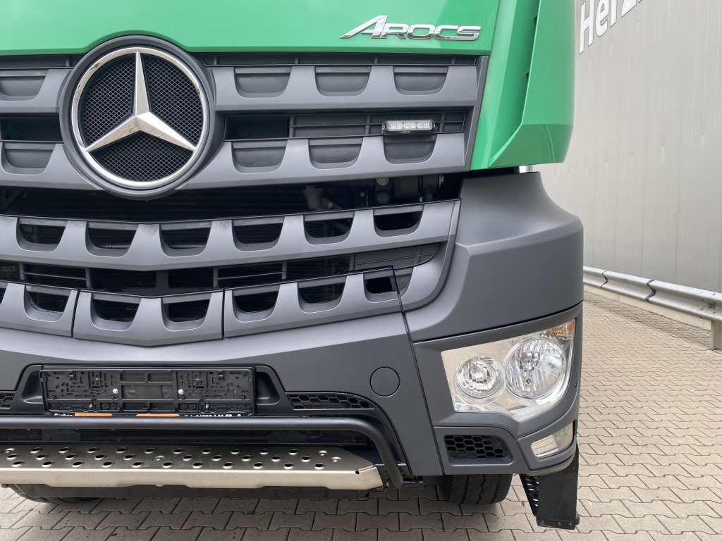 Tipper Mercedes-Benz 3345 6x6 Arocs