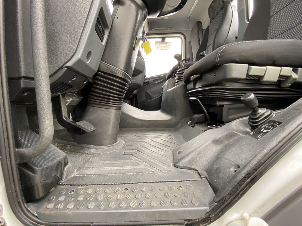 Tipper Mercedes-Benz 818 K Atego