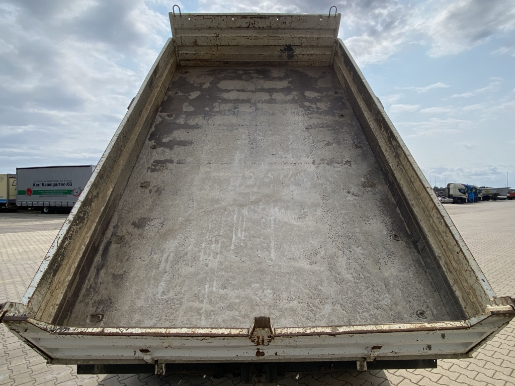 Tipper Mercedes-Benz 818 K Atego