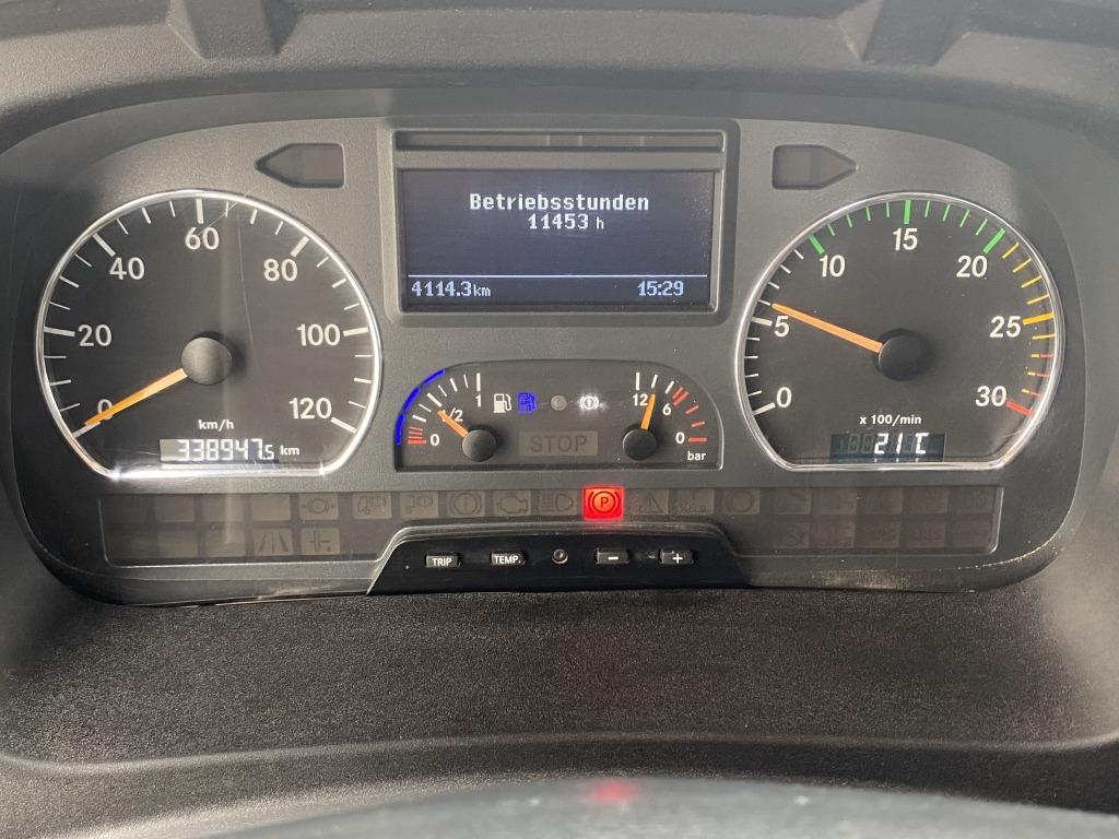 Tipper Mercedes-Benz 818 K Atego